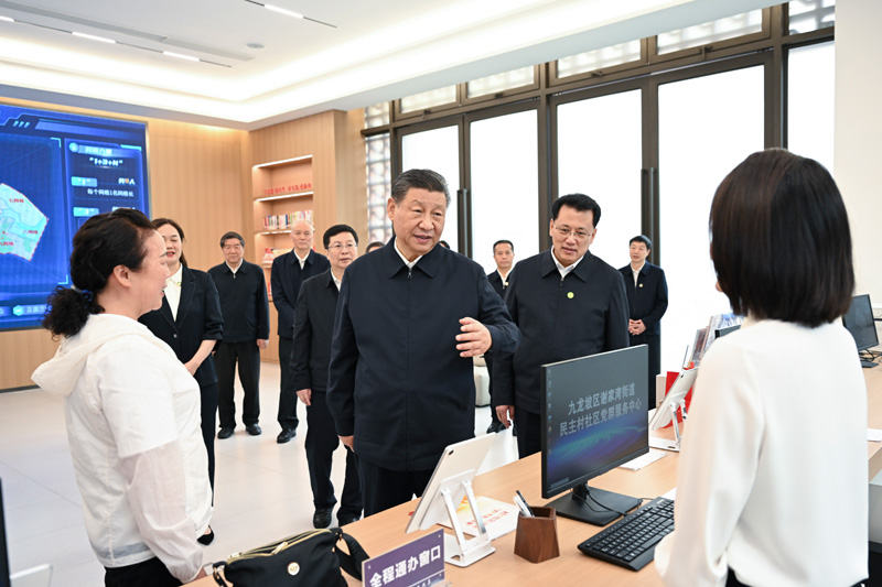 2024年4月22日下午，習近平總書記在重慶市九龍坡區(qū)謝家灣街道民主村社區(qū)考察。