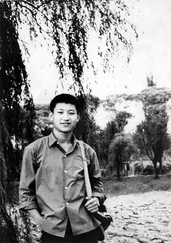 這是1972年，插隊回京探親時的習近平。